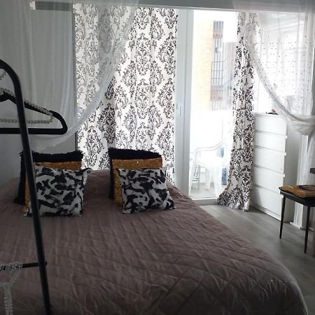 Inlesa 5A Holiday Apt With Pool بينايدورم المظهر الخارجي الصورة